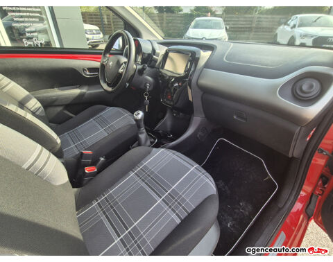 Peugeot 108 1.2 VTi 12V 82 ALLURE - 1&egrave;re Main