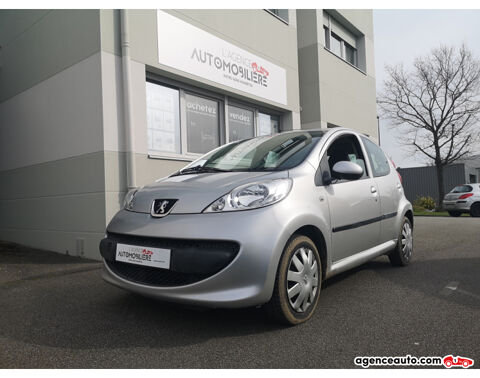 Peugeot 107 5 portes 1.0 i 68 cv Trendy 6290 35500 Vitr