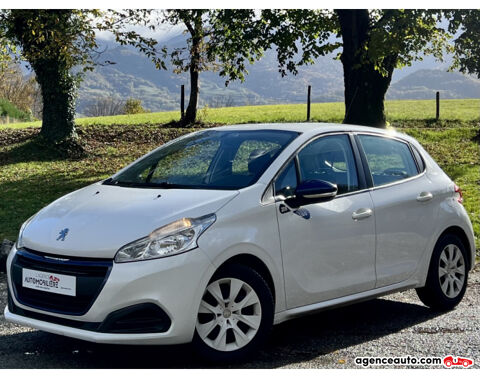 Peugeot 208 1.2i 68ch Like 5p / 1°Main 2017 occasion Crolles 38920