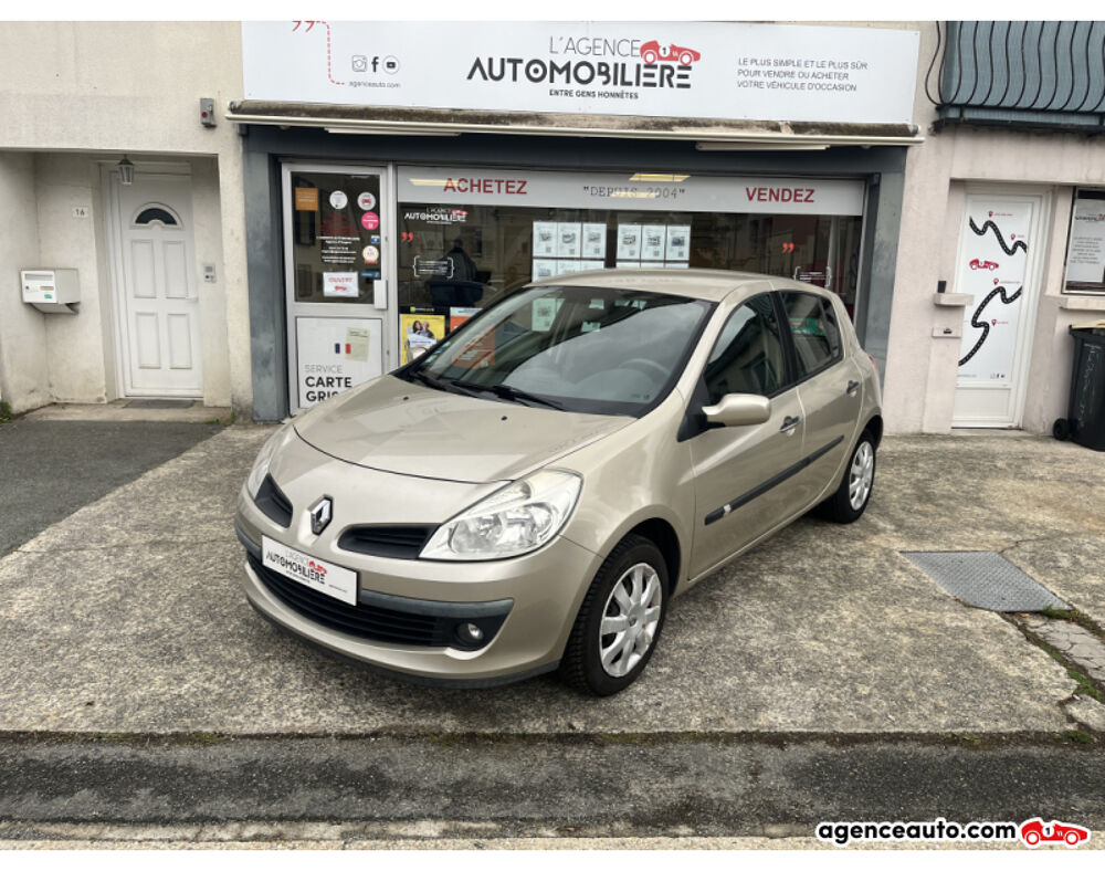 Clio III 5 Portes 75 cv - Distribution &agrave; jour Suivi Renault 2&egrave;me 2007 occasion 49124 Saint-Barth&eacute;lemy-d'Anjou