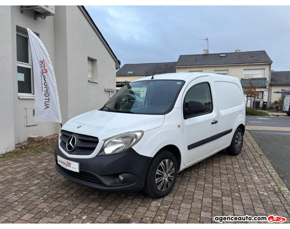 Citan fourgon 109 CDI 1.5 90 cv - Attelage 2012 occasion 49124 Saint-Barth&eacute;lemy-d'Anjou
