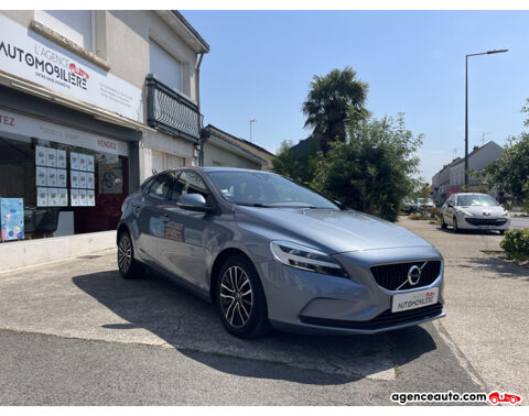 V40 T2 122 ch Momentum business - Carnet d'entretien tamponn&eacute; 2018 occasion 49124 Saint-Barth&eacute;lemy-d'Anjou