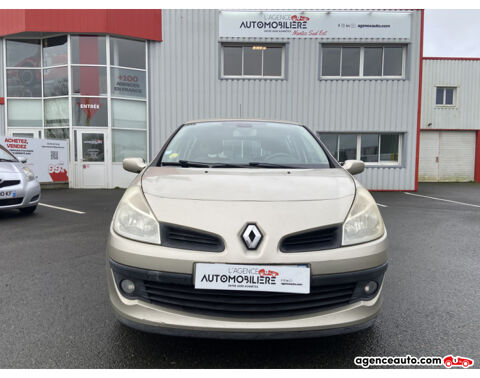 Clio 1.4 98CH LUXE DYNAMIQUE | REGULATEUR | CLIM AUTO 2006 occasion 44860 Pont-Saint-Martin