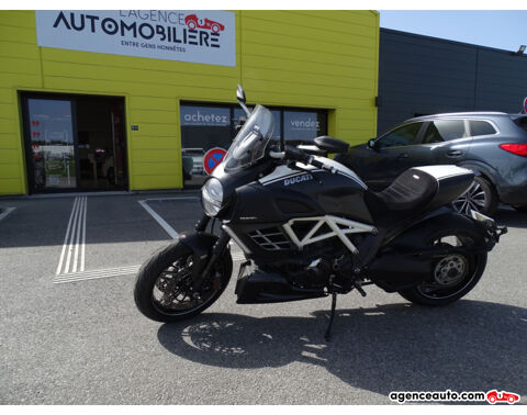 Moto DUCATI 2012 occasion Yerville 76760
