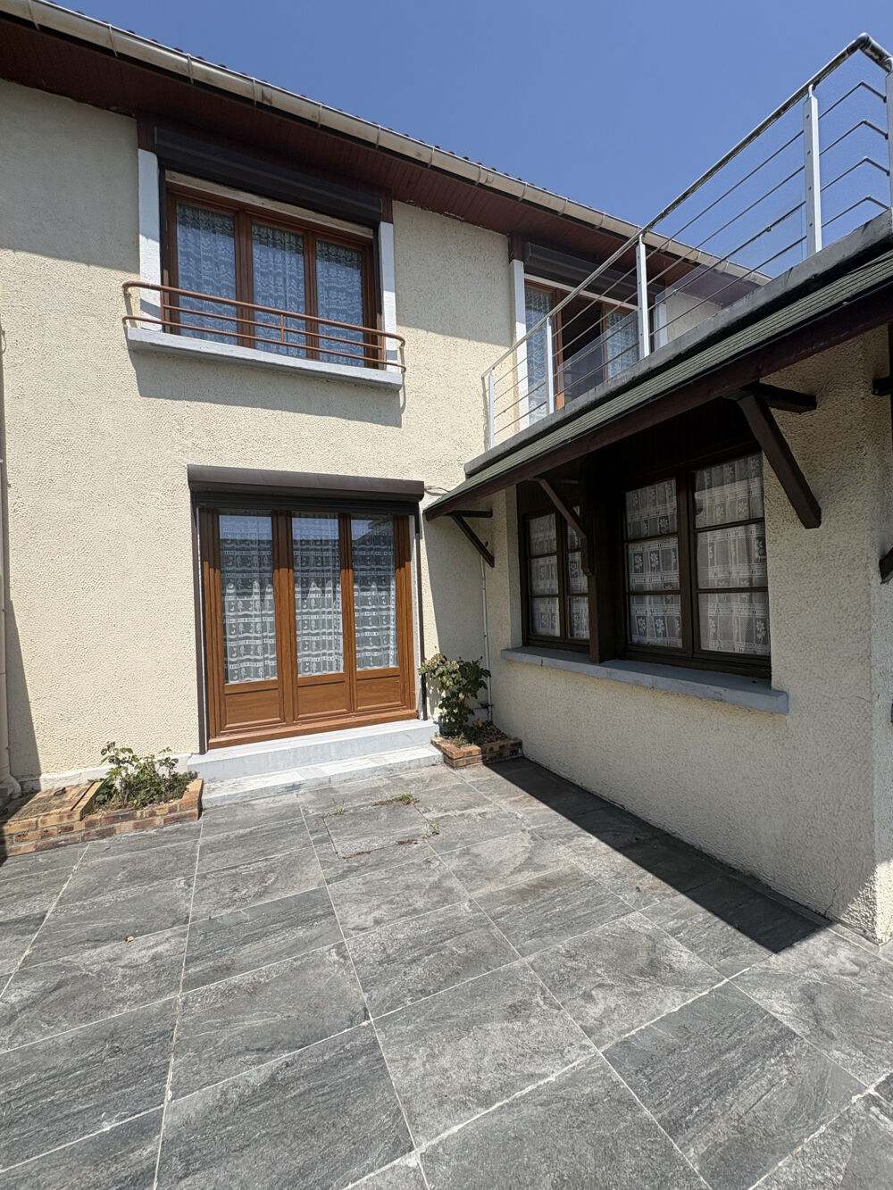 Maison individuelle familiale - 135 m2 - 6 pièces, jardin, garage et dépendance