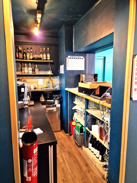   Ce local commercial n'attend que vous !! 