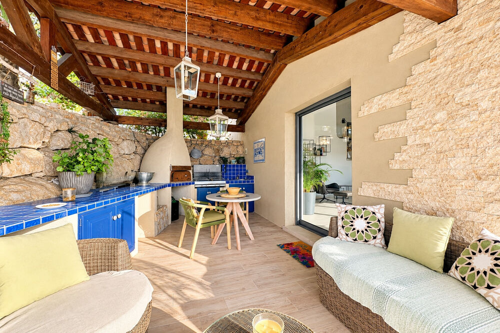 à vendre  Propriété/château Carros (06510)