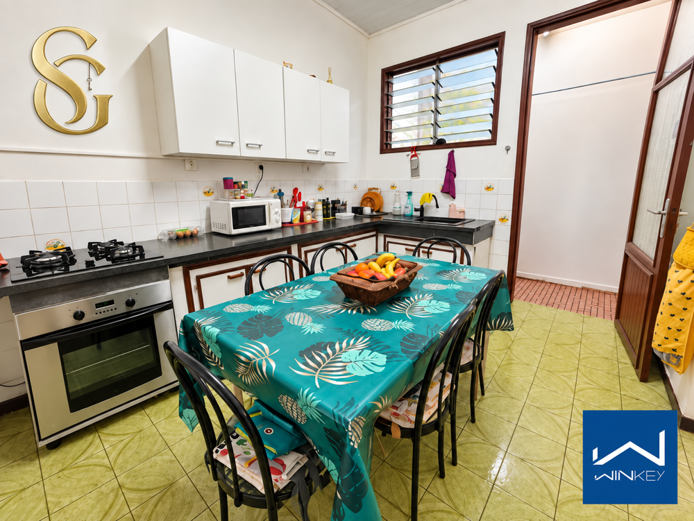 À VENDRE SAINT-DENIS CENTRE MAISON FAMILIALE T5 DE 131 M2 AVEC COUR PRIVATIVE DE 70 M2