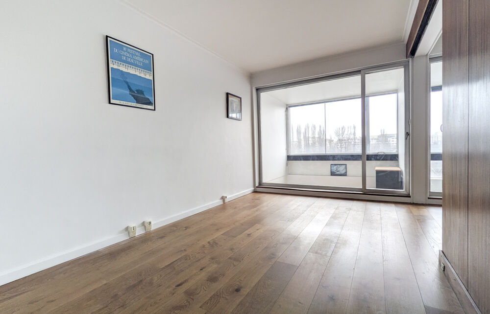 Courbevoie (quais de Seine) 65 m2 Carrez + 16 m2 de loggias  Vue Seine et Île de la Jatte  3 étage