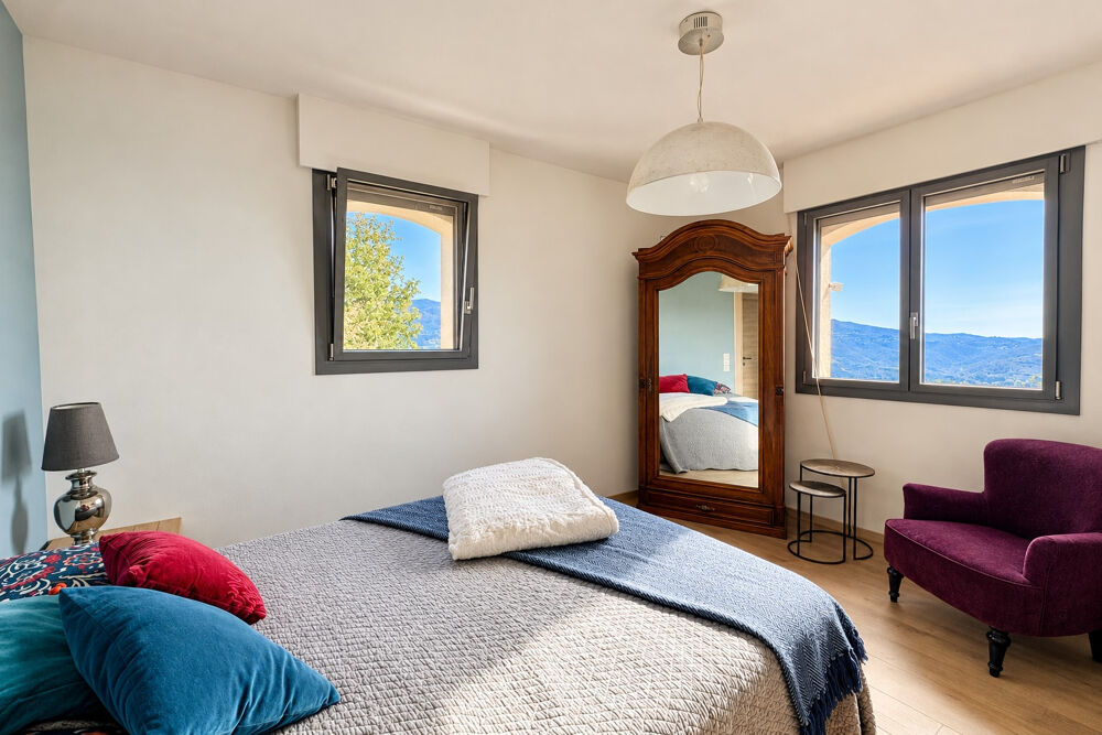 à vendre  Propriété/château Carros (06510)