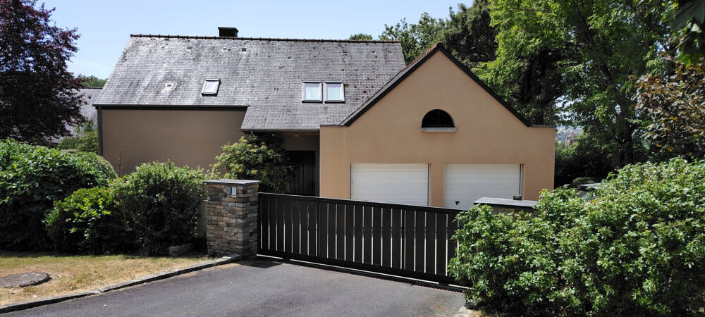 Vente Maison À VENDRE EN EXCLUSIVITE  À  PANCE  grande maison non mitoyenne de 140 m2 avec 4 chambres sur terrain de 1280 m Pance