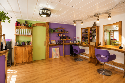   EXCLUSIVITÉ : Salon de coiffure clé en main 70 m2 . Belle opportunité de reprise 