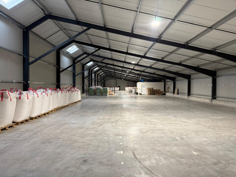 ENTREP&Ocirc;T R&Eacute;CENT 1 350 m2   EMPLACEMENT STRAT&Eacute;GIQUE   TERRAIN 8 000 m2 6000 26700 Pierrelatte