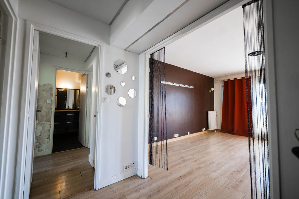 Appartement lumnieux. Rafraichissement total à prévoir.