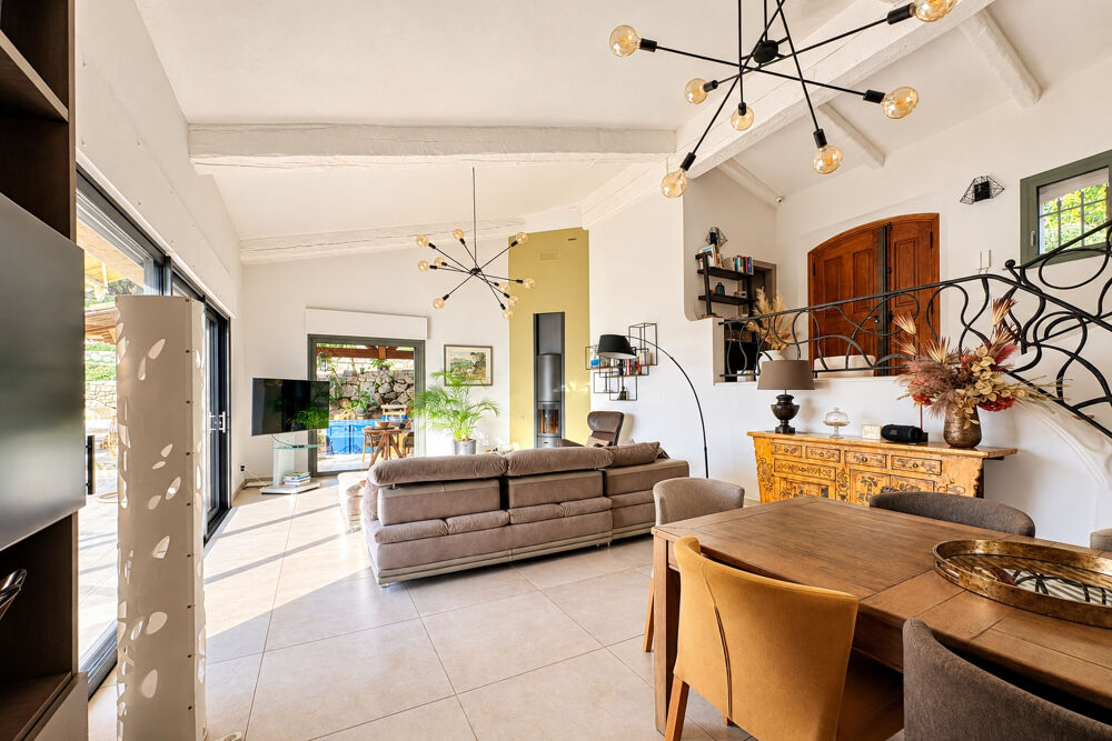 à vendre  Propriété/château Carros (06510)