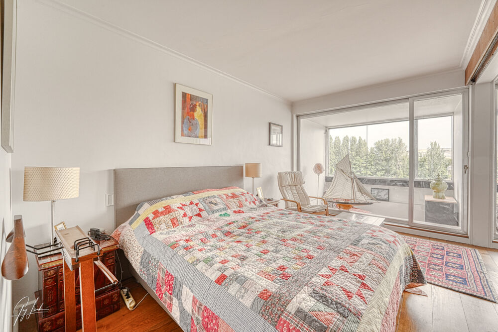 Courbevoie (quais de Seine) 65 m2 Carrez + 16 m2 de loggias  Vue Seine et Île de la Jatte  3 étage