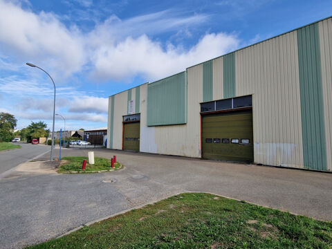 Entrep&ocirc;t 550m2 associ&eacute; &agrave; 150m2 de bureaux - Proche A13 4429 78711 Mantes la ville