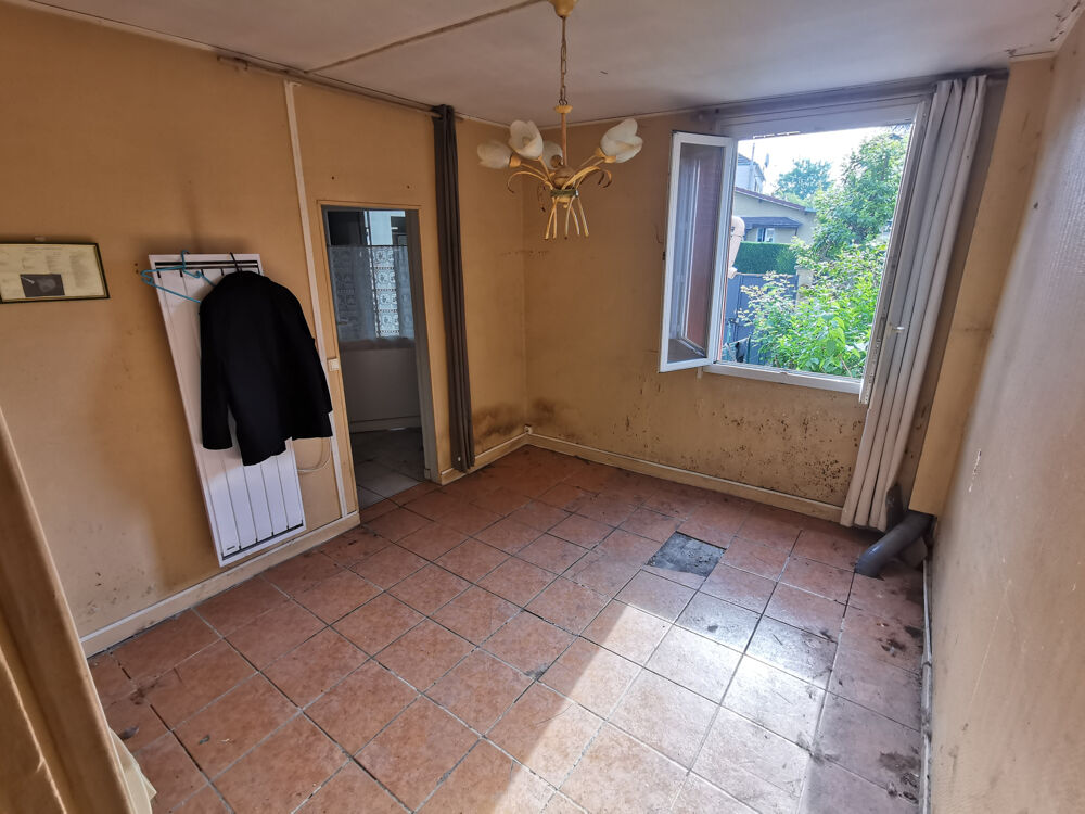 Petite maison 50 m2 4 pièces, très faibles charges, à rénover, 200m du RER