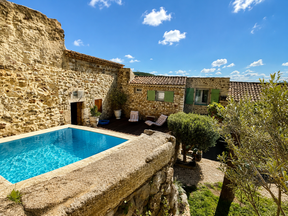 Vente Maison Isabelle DI NATALEVOUS PROPOSE EN EXCLUSIVITÉ   MAISON DE VILLAGE  EN PIERRE AVEC JARDIN  PISCINE ET DÉPENDANC Roussas