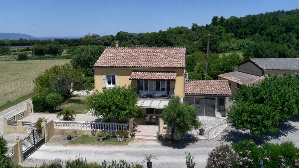 Vente Propriété/Château PROPRIÉTÉ D' EXCEPTION AVEC 2 GÎTES RENTABLES PISCINE CHAUFFÉE ET 5522M2 DE TERRAIN   DRÔME PROVENÇALE La garde adhemar