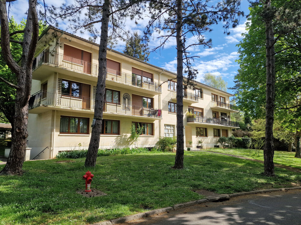 Au coeur d'un domaine privé et sécurisé de 42 hectares, à 30 minutes de Paris