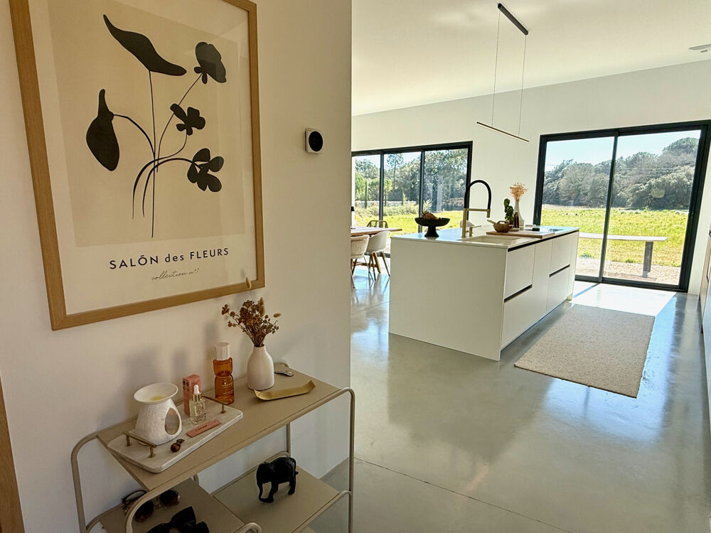 Nathalie SINARD vous présente en exclusivite cette Maison contemporaine de 2024 150 m2 Terrain de 1 903 m2