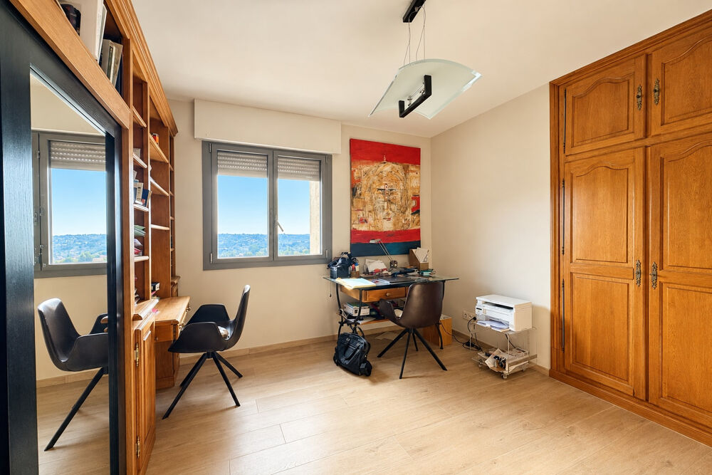 à vendre  Propriété/château Carros (06510)