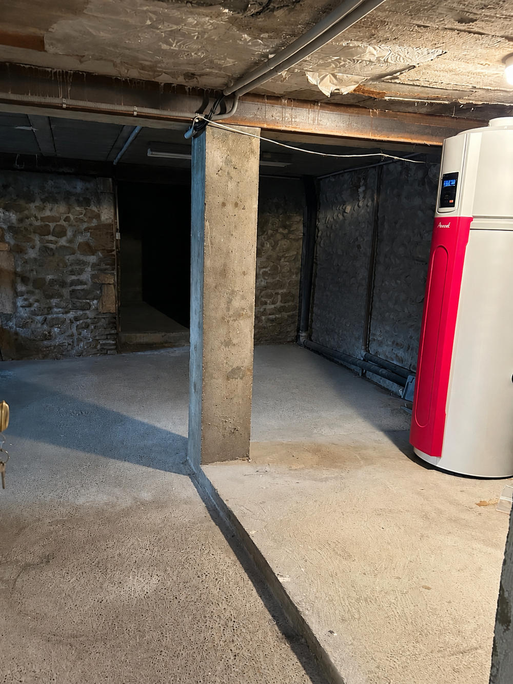 Maison de ville avec garage, , terrasse et dépendances Fort potentiel en plein coeur de Pierrelatte