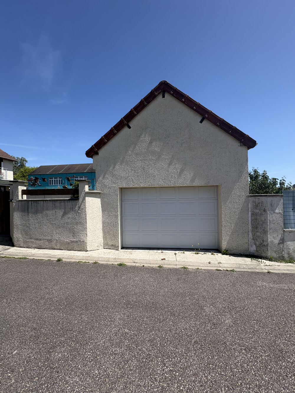 Maison individuelle familiale - 135 m2 - 6 pièces, jardin, garage et dépendance