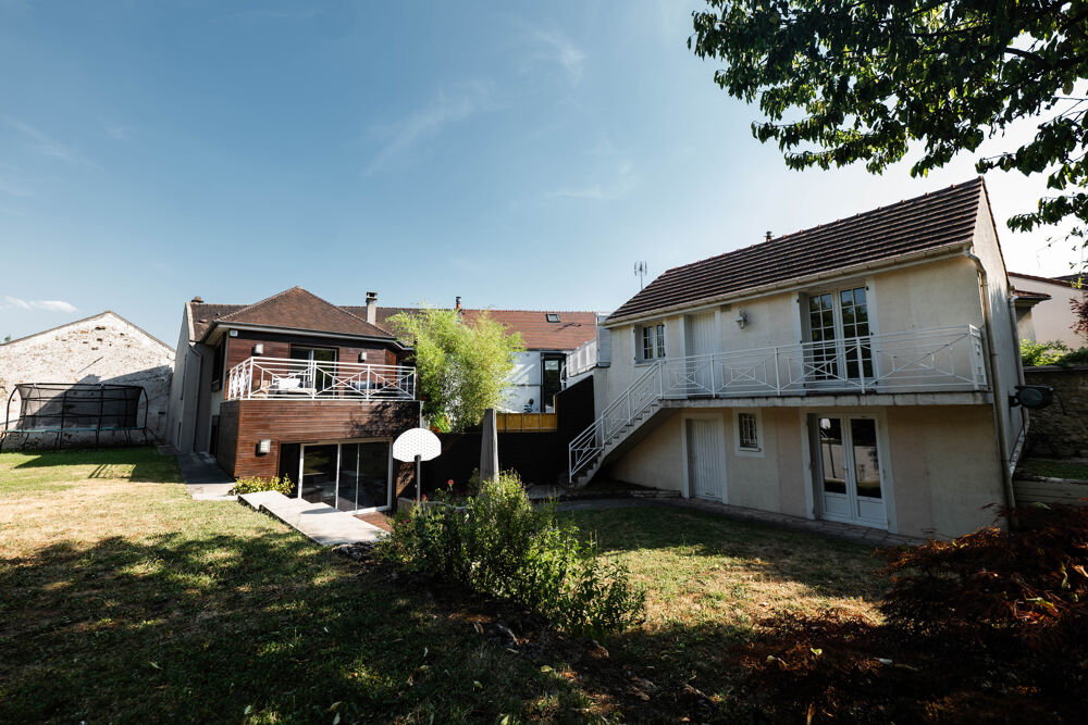 Maison de ville familiale avec dépendance aménagée, grand jardin et fort potentiel (terrain de 809m2)