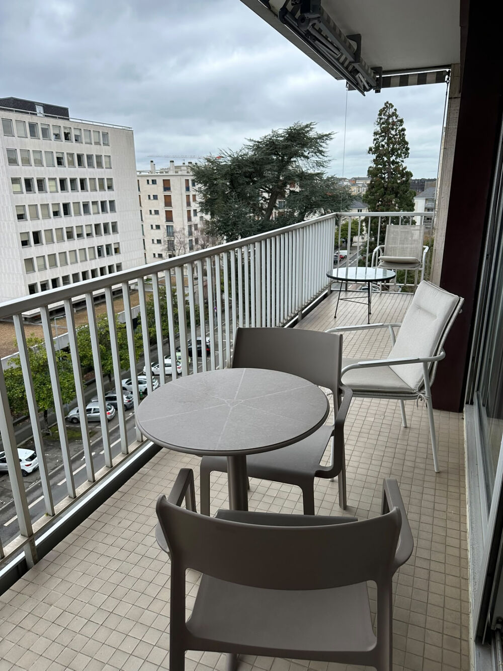 Vente Appartement APPARTEMENT RESIDENTIEL OU PROFESSIONNEL AVEC GRAND BALCON PROCHE PALAIS DE JUSTICE AVEC BOXE ET CAVE Angers
