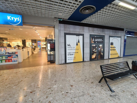   Local 136m2 - Très bien placé - Allée centrale 