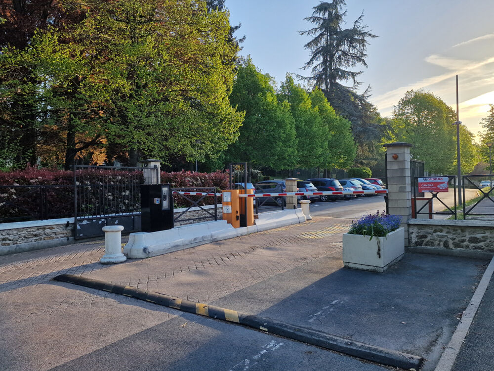 Au coeur d'un domaine privé et sécurisé de 42 hectares, à 30 minutes de Paris
