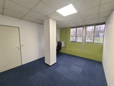 Bureau - sortie 11 autoroute A13 - Mantes la Ville 350 78711 Mantes la ville