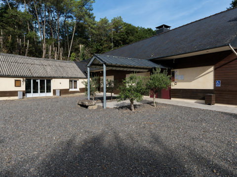   ENSEMBLE IMMOBILIER PROFESSIONNEL D'EXCEPTION   6,9 HECTARES   FORT POTENTIEL ÉVÉNEMENTIEL 
