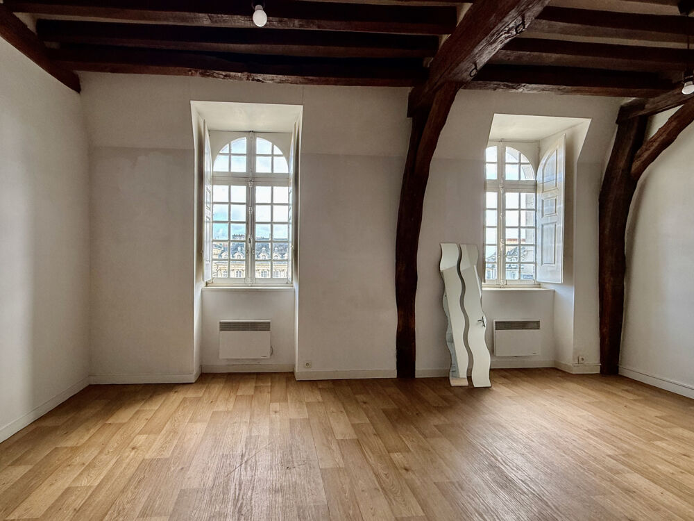 NOUVEAU EN VENTE CHEZ WINKEY - Beau studio de 44 m2 - Hyper centre de Rennes Place du PARLEMENT
