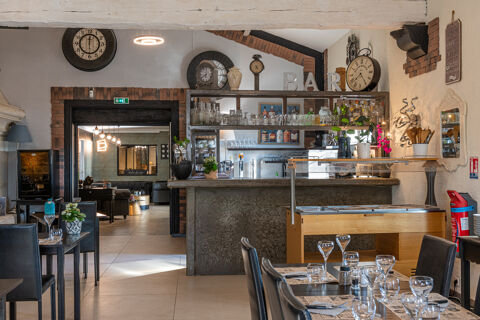   HÔTEL-RESTAURANT 3 ÉTOILES À VENDRE   GRAND AXE SUD DRÔME 