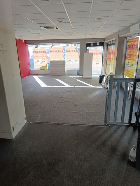   Local commercial à louer 170 M2 tous types d'activités (modulable en 2 surfaces de 80 M2) 