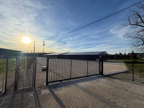   ENTREPÔT RÉCENT 1 350 m2   EMPLACEMENT STRATÉGIQUE   TERRAIN 8 000 m2 