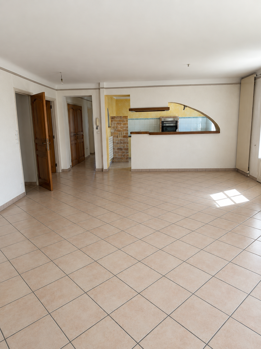 Maison de ville avec garage, , terrasse et dépendances Fort potentiel en plein coeur de Pierrelatte