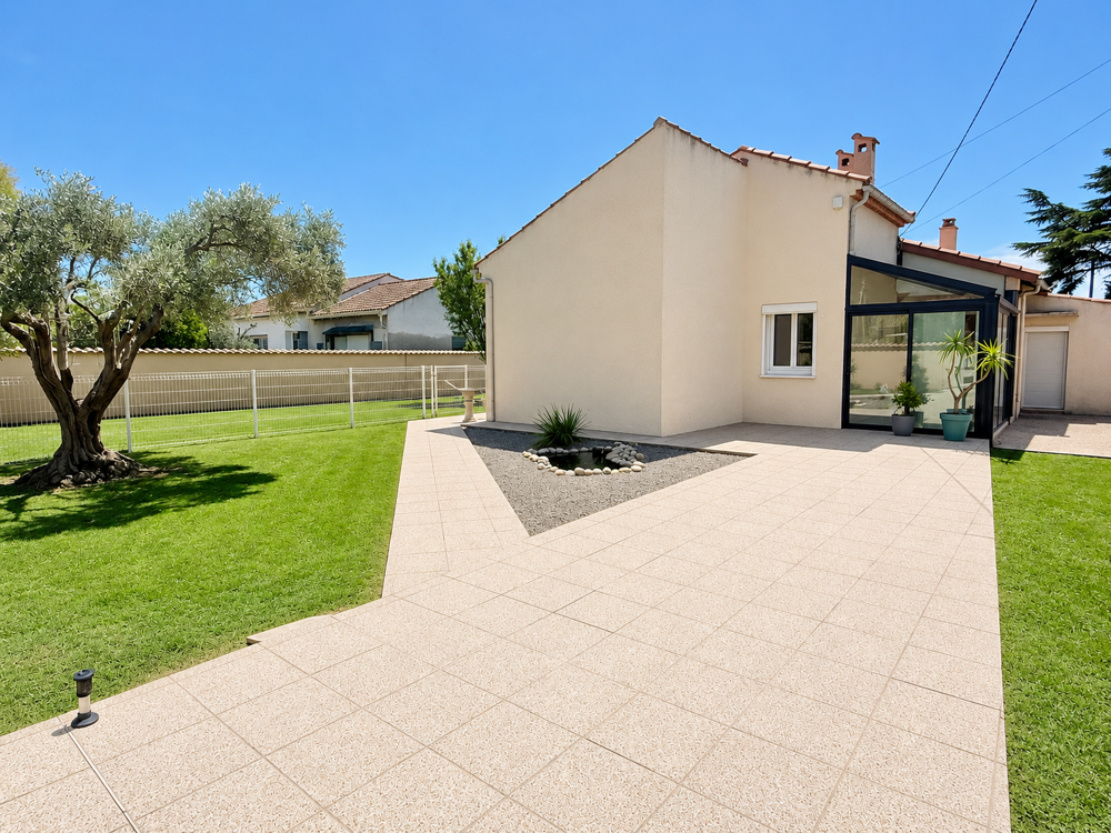 Vente Maison Nathalie SINARD vous présente sur BOLLÈNE   MAISON DE PLAIN PIED   72 M2   2 CHAMBRES   TERRAIN 600M2   GARAGE Bollene