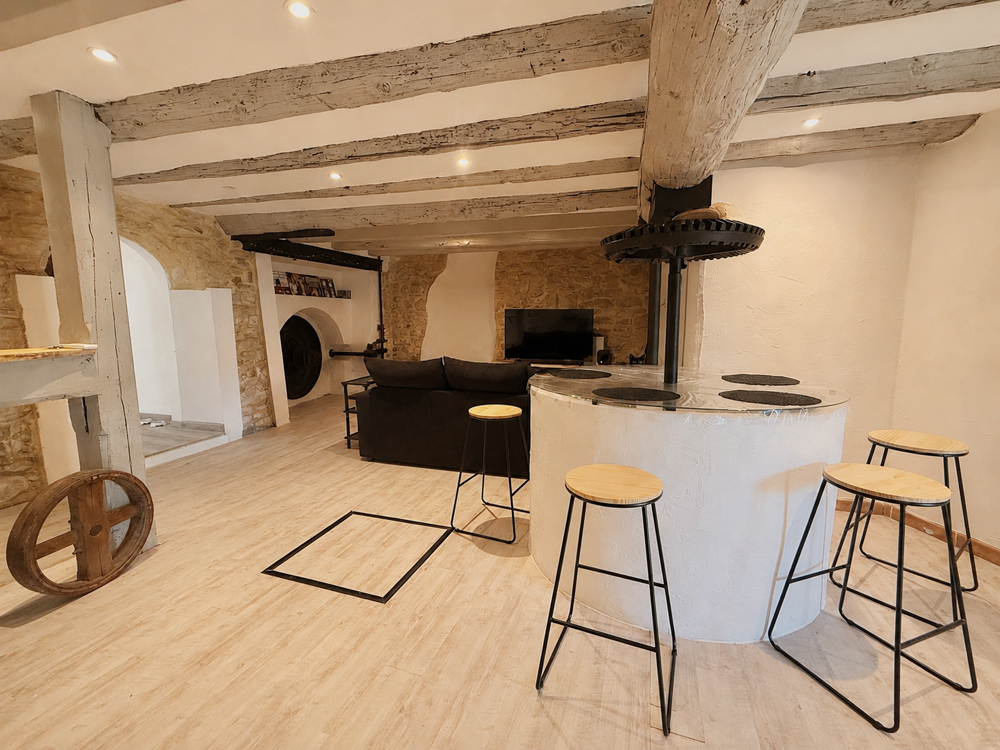 Nathalie SINARD vous présente à BOLLENE - APPARTEMENT ATYPIQUE 104,5 M2 - 2 CHAMBRES - 1 PLACE DE PARKING PRIV
