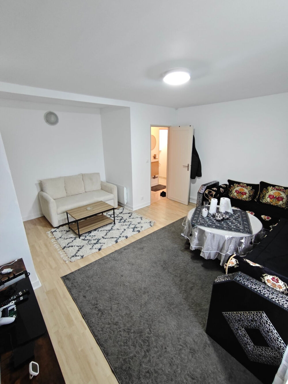 Location Appartement Appartement T3 meublé de 57 m2 avec balcon - 2 chambres, parking et cave Mantes la jolie