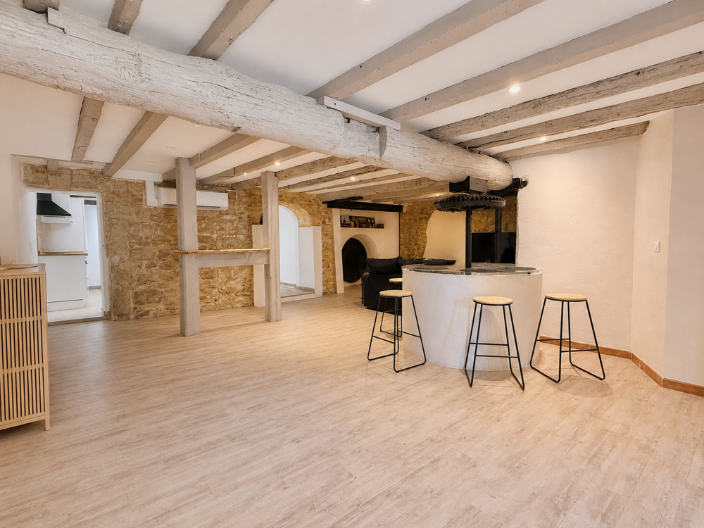 Nathalie SINARD vous présente à BOLLENE - APPARTEMENT ATYPIQUE 104,5 M2 - 2 CHAMBRES - 1 PLACE DE PARKING PRIV