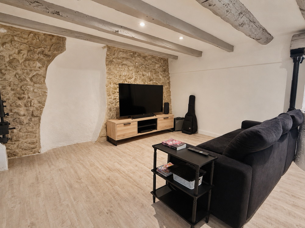 Nathalie SINARD vous présente à BOLLENE - APPARTEMENT ATYPIQUE 104,5 M2 - 2 CHAMBRES - 1 PLACE DE PARKING PRIV