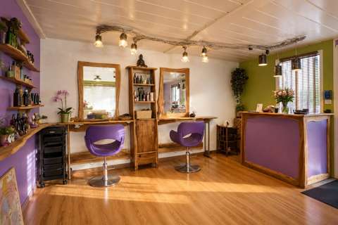 EXCLUSIVIT&Eacute; : Salon de coiffure cl&eacute; en main 70 m2 . Belle opportunit&eacute; de reprise 44000 97420 Le port