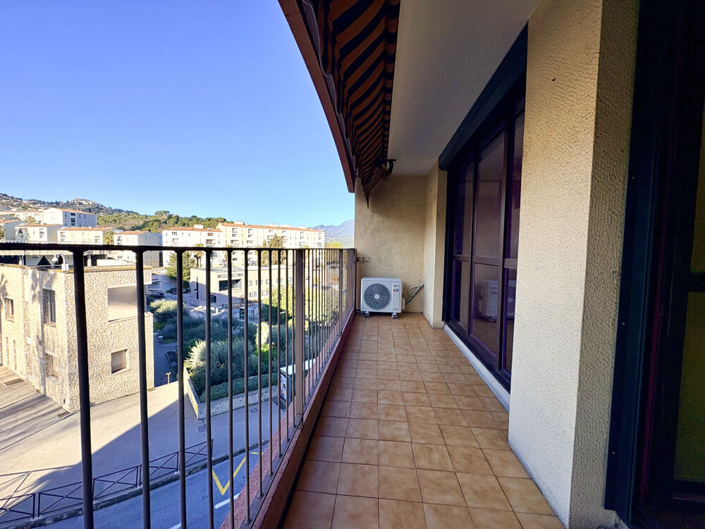 Vente Appartement T3 spacieux avec balcon, loggia et garage Carros