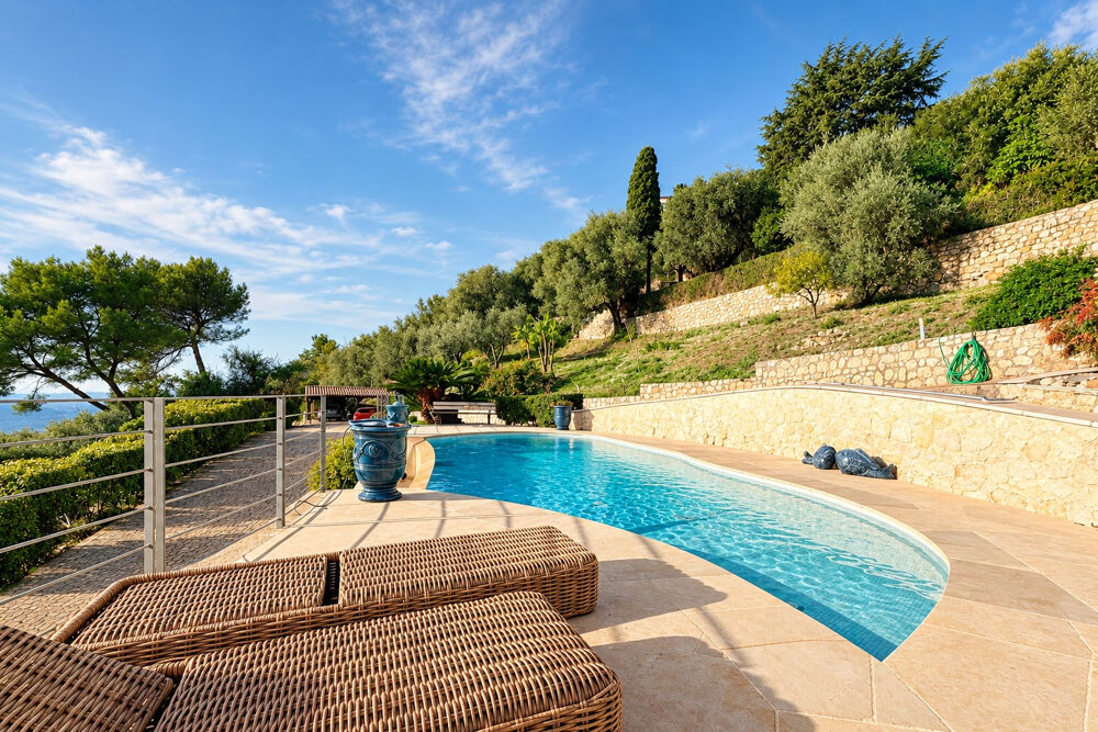 à vendre  Propriété/château Carros (06510)