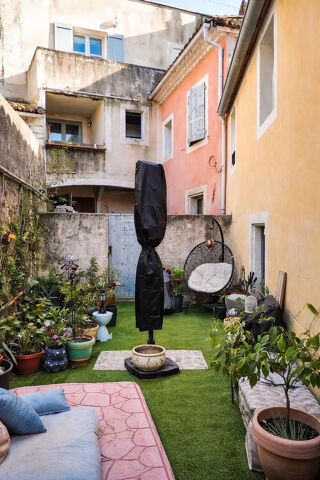  Immeuble � vendre 15 + pi�ces 251 m�