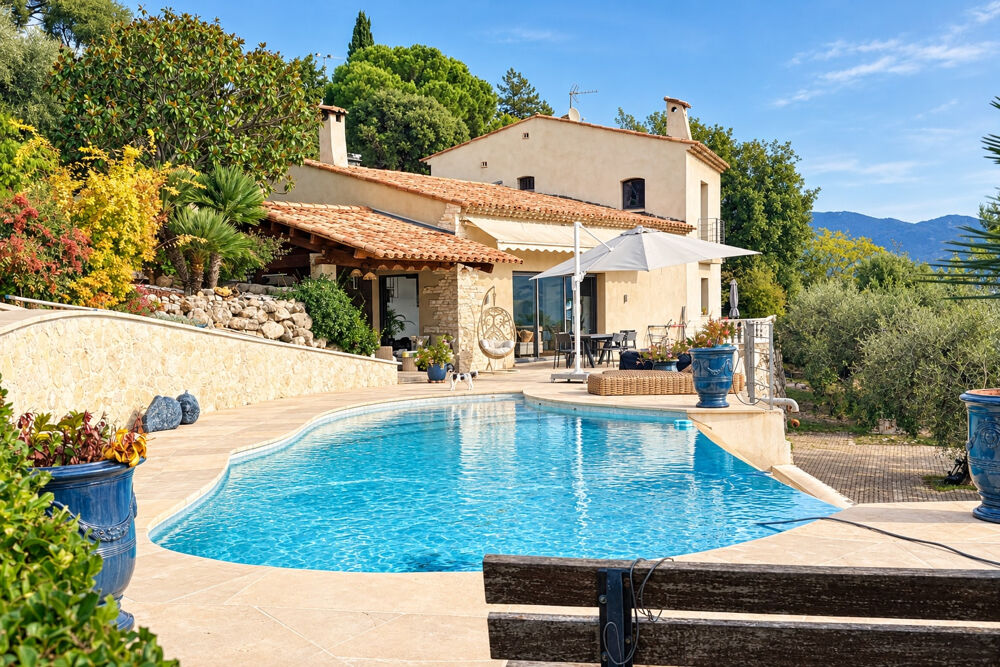 à vendre  Propriété/château Carros (06510)
